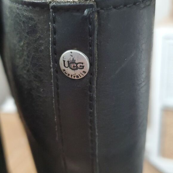 UGG Greenfield Black ZIP/ metal Ugg logo EUC SZ 9, PRISTINE - Picture 5 of 10